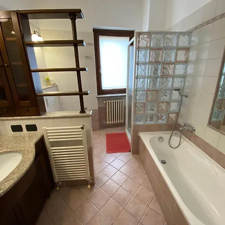 Apartment Il Cortile Di Adele Castelletto sopra Ticino